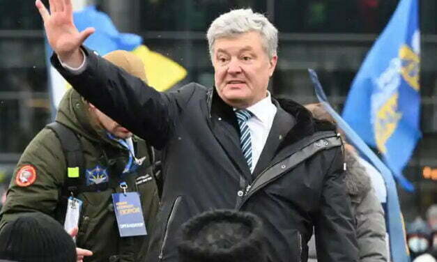 Former President of Ukraine on the Front Lines, Shooting at Russians
