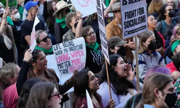What Happens if SCOTUS Overturns Roe v. Wade?