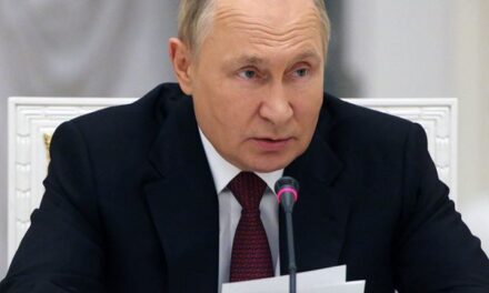Putin Orders Reservists to Mobilize, Threatens use of Nuclear Weapons 