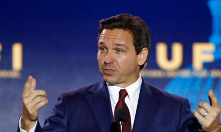 Top DeSantis Strategist Jumps Sinking Ship!