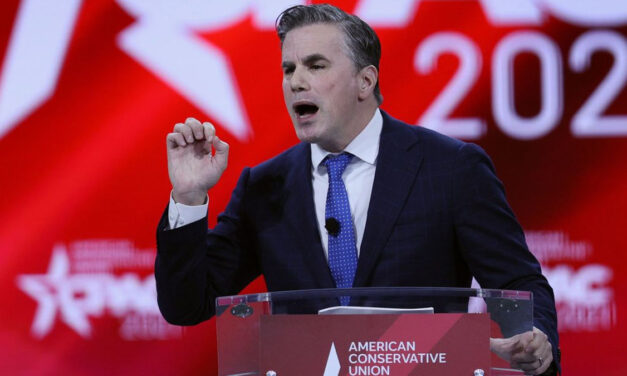 Prominent Conservative Calls for Dismantling the FBI